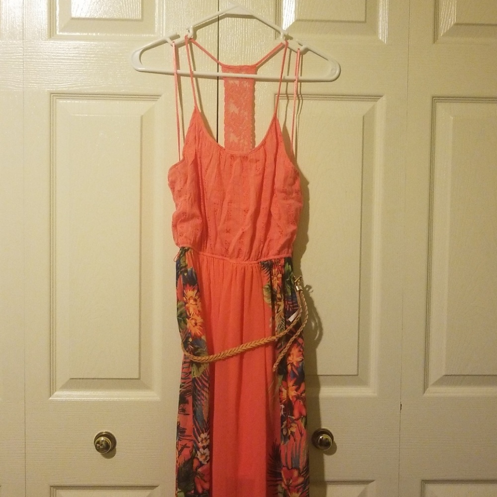 Maxi dress with back detail